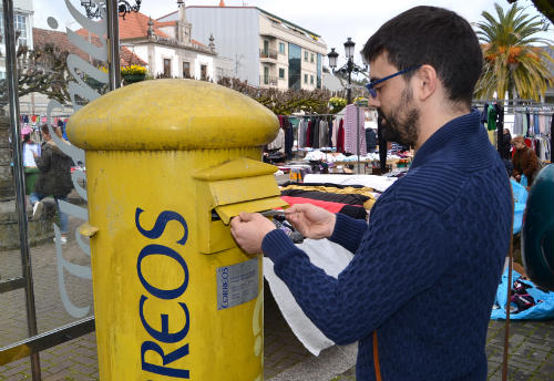 Correos  comprométese a traballar man a man co Concello de Salceda  para  solucionar o caos na localidade