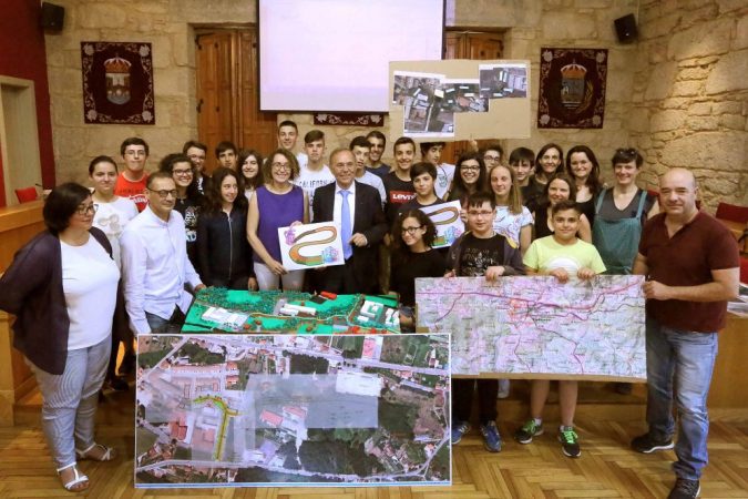 Concellería de Ensino de Ponteareas e varios centros escolares presentaron o proxecto “Camiños Escolares”