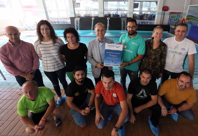 A piscina de Ponteareas recibe un certificado de calidade polo ensino de natación