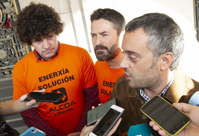 O concello de A Coruña organiza unha concentración en apoio ao persoal de Alcoa