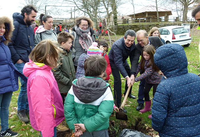 O alumnado de Ponteareas reforestará o monte con 500 árbores