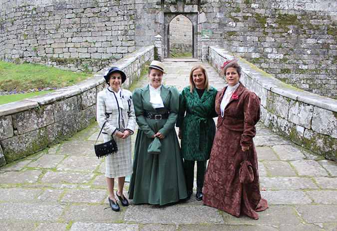 Continúan as visitas caracterizadas ao Castelo de Soutomaior