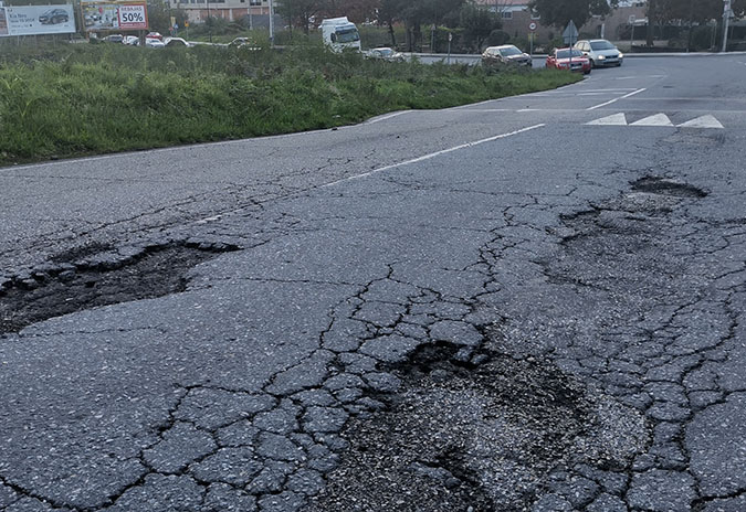 O PP urxe a acondicionar a prolongación da rúa Navuxil e a Ponte que cruza a A-52