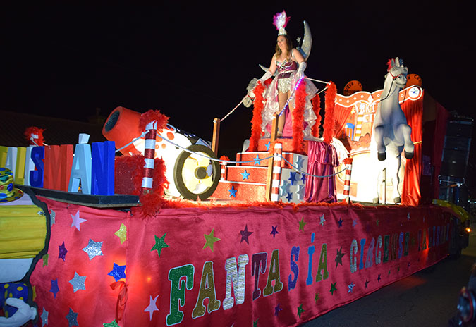 Desfile de Entroido multitudinario en Mos