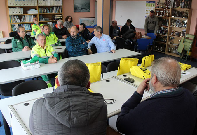 O Concello de Carballo equipa e forma aos servizos municipais para facer fronte a posibles picaduras de avespa asiática