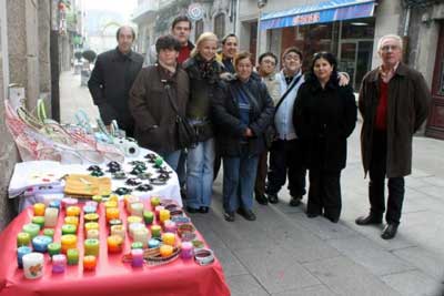 Alumnos do Obradoiro Ocupacional de Asprodico puxeron á venda os produtos elaborados por eles