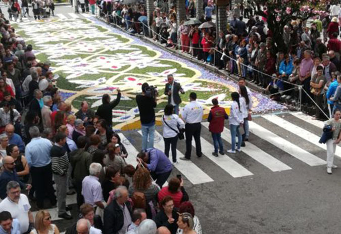 A arte floral de Ponteareas volve atraer a ollada dos medios de comunicación