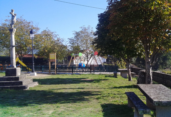 Arbo adxudica as obras de mellora do parque de Barcela e a colocación de mobiliario urbano