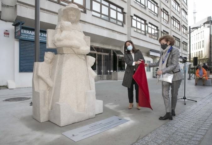 A Coruña homenaxea cunha escultura á mítica enfermeira Isabel Zendal