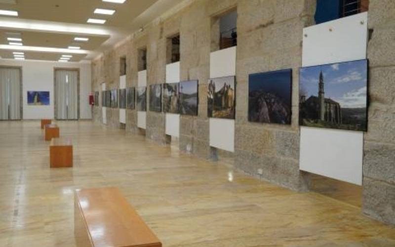 Tui inicia o Ano Santo coa exposición “De Mar a Mar: o Camiño de Santiago en 3D”