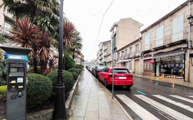 Ponteareas estuda ampliar os horarios e os ámbitos da zona azul para ofertar máis aparcamento