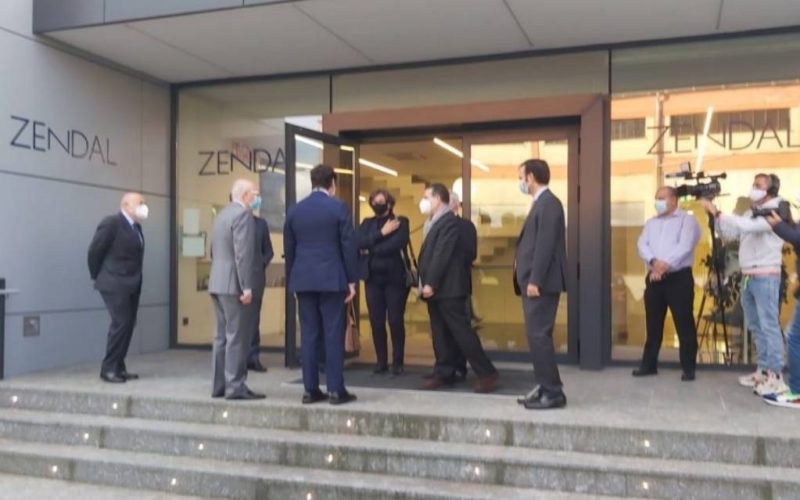 Alcaldesa do Porriño recibiu á ministra de Sanidade nas instalacións do Grupo Zendal