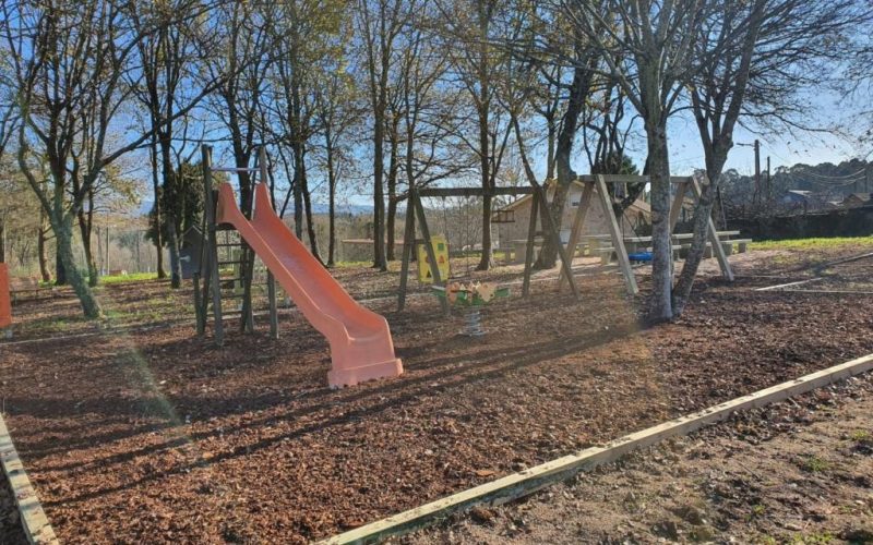 Rematadas as obras da pista deportiva, parque infantil e biosaudable en Areas (Tui)