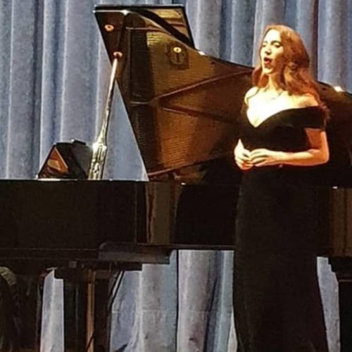A soprano Sara López ofreceu un recital lírico en Sober