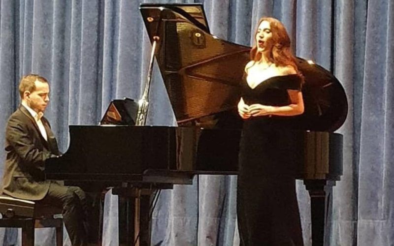 A soprano Sara López ofreceu un recital lírico en Sober