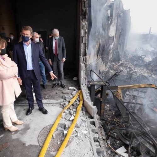 Feijóo visita as empresas afectadas polo incendio do polígono do Ceao en Lugo