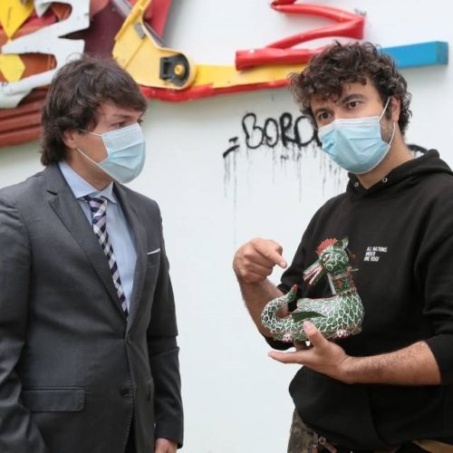 Inauguram escultura da Coca em Monção para transmitir uma mensagem ambiental