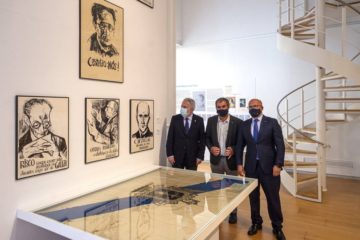 O presidente do Parlamento de Galicia visita en Ourense a exposición “Galicia, de Nos a nós”