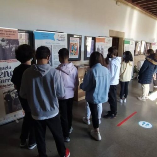 IES “Rosalía de Castro” de Lugo acolleu a exposición itinerante de Xela Arias