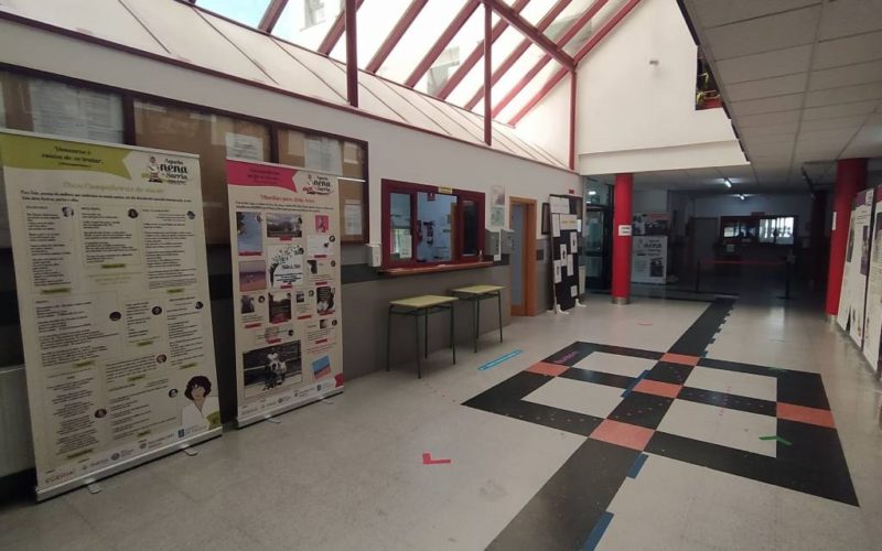 A exposición itinerante “Aquela nena de Sarria” foi presentada no IES Castelao de Vigo