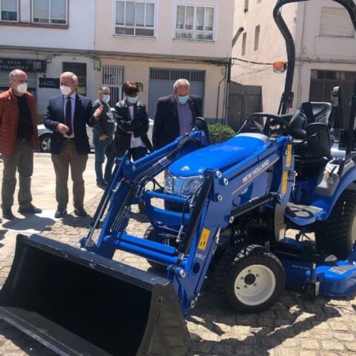 Monforte de Lemos adquiriu un tractor segadora para o desbroce