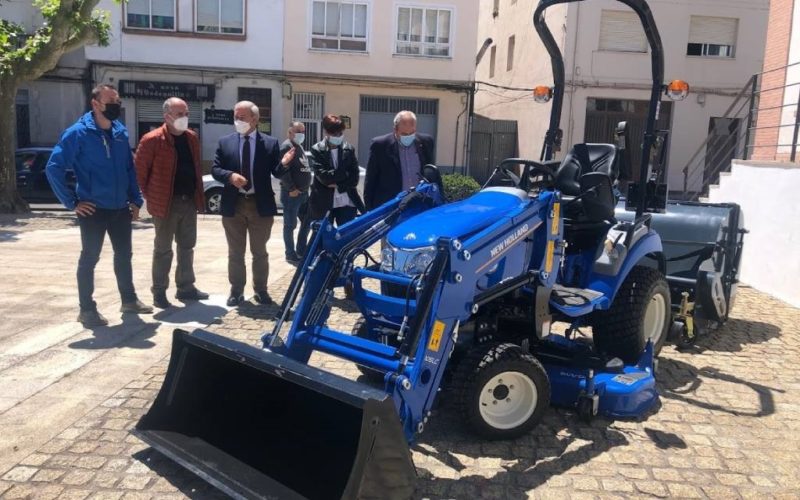 Monforte de Lemos adquiriu un tractor segadora para o desbroce