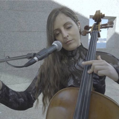 A violonchelista Margarida Mariño converte en canción os versos de Xela Arias