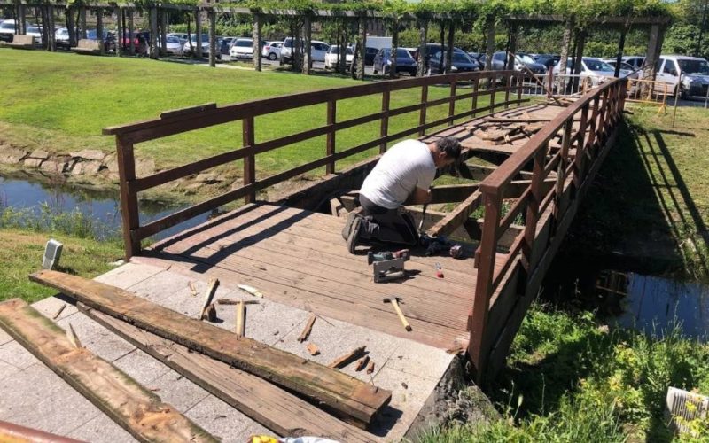 Monforte repara a pasarela peonil do Parque dos Condes