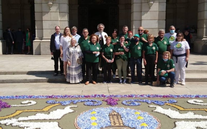 A Praza de María Pita na Coruña exhibe alfombra adicada ao Camiño Inglés