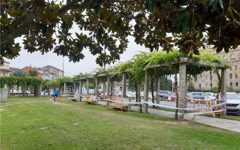 Monforte inicia a reparación da pérgola do Parque dos Condes