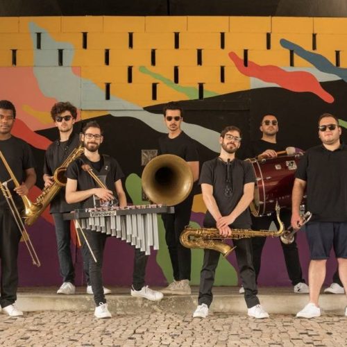 Música tradicional, bandas de rua e ´meninos-voadores’ dão colorido a Paredes de Coura