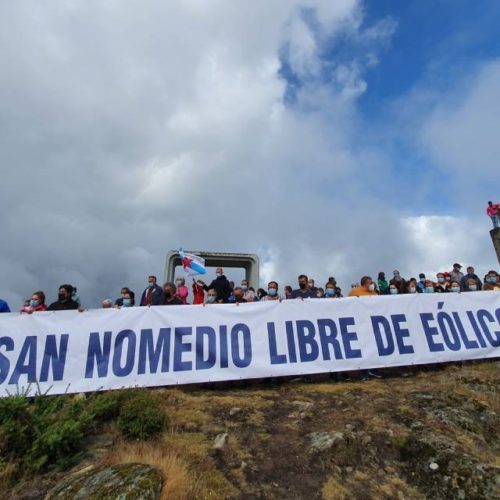 As Neves mobilizouse contra o parque eólico no Monte de San Nomedio