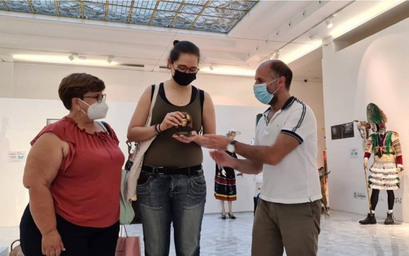 María Eugenia Escalona, visitante número 16.000 da exposición ‘Os nosos entroidos’ en Ourense