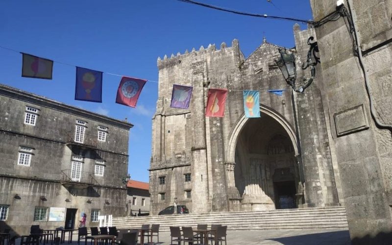 Tui da a benvida aos peregrinos do Camiño Portugués
