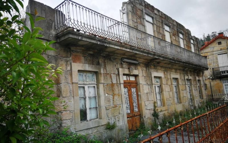 Valedora do Pobo advirte a Mondariz Balneario sobre o estado ruinoso do Hotel Roma
