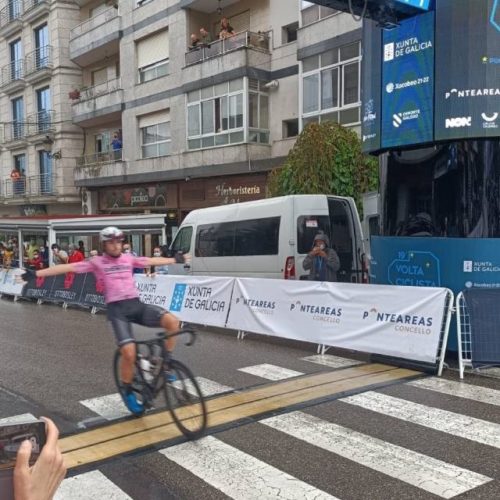 Fran Agea triunfa en Ponteareas na segunda etapa da Volta Ciclista a Galicia