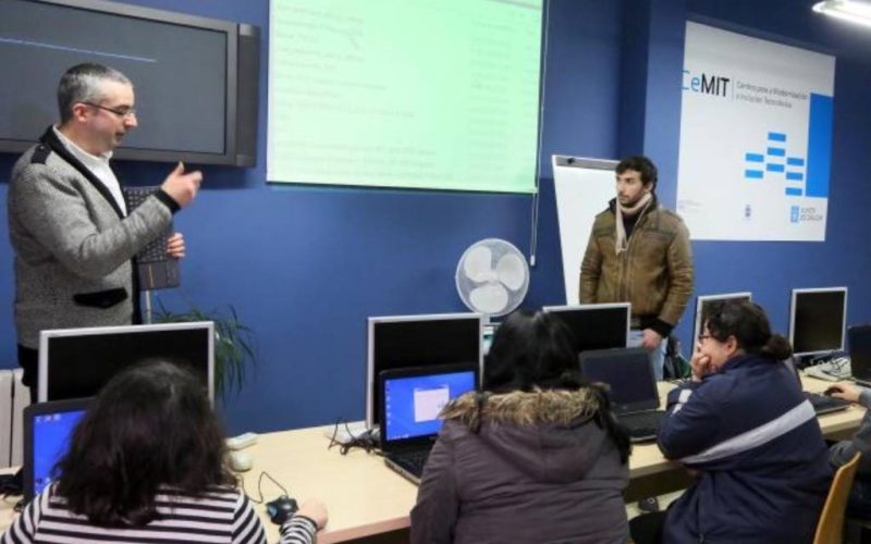 A aula CeMIT de Ponteareas ofrece seis novos cursos de balde en outubro