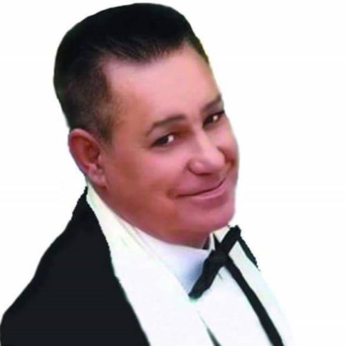 Fausto, de vocalista na Sintonía de Vigo a cantar na rúa