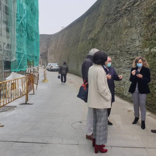 A Xunta mellora a fachada do Centro Médico da Praza de Ferrol en Lugo