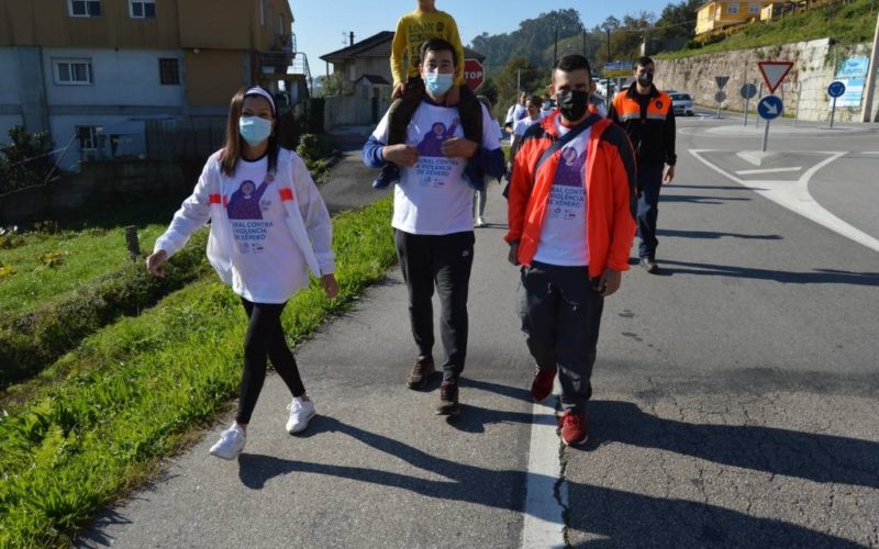 Máis de 300 persoas participaron en Mos na andaina ‘O rural contra a violencia de xénero’