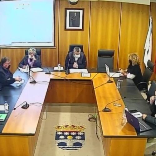 Tensión no pleno municipal de Ribadumia