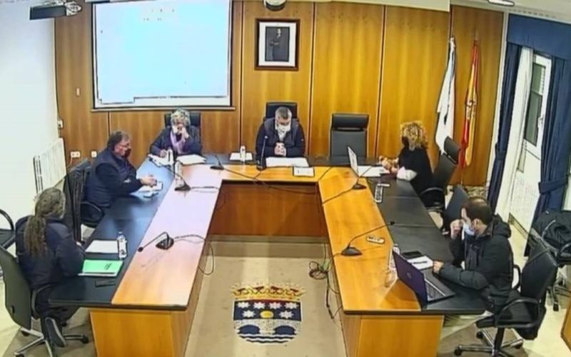 Tensión no pleno municipal de Ribadumia