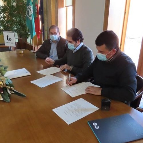 Assinatura do contrato de execução da empreitada do “Centro Municipal de Proteção Civil de Terras de Bouro”