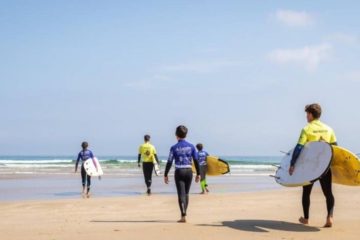 Deputación da Coruña e Federación Española de Surf conciencian a 3.000 rapaces no valor patrimonial e natural dos océanos