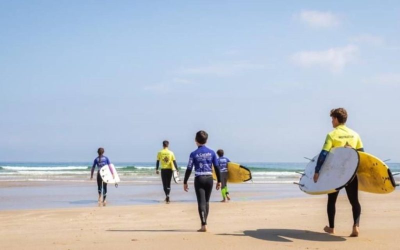 Deputación da Coruña e Federación Española de Surf conciencian a 3.000 rapaces no valor patrimonial e natural dos océanos