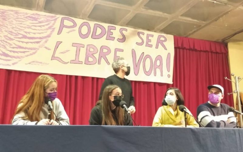 Alumnado de Baiona e Vigo en pro da igualdade