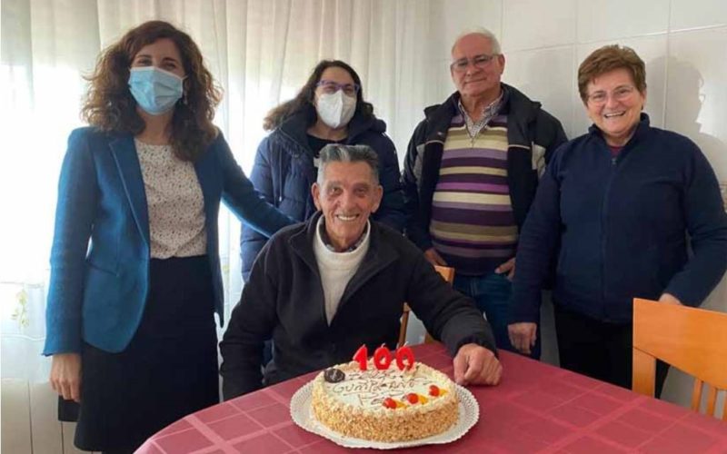 Oia suma un novo veciño centenario