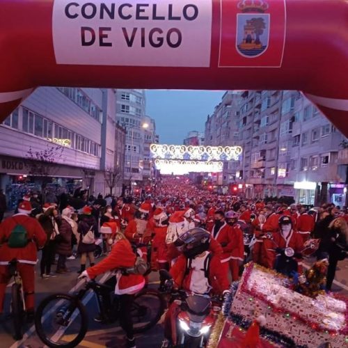 A “Papanoelada moteira” ilumina o Nadal de Vigo