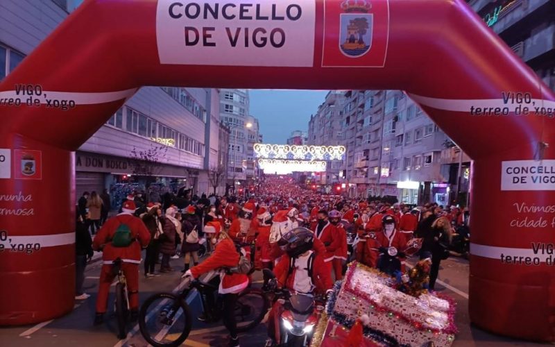 A “Papanoelada moteira” ilumina o Nadal de Vigo