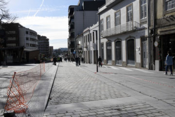 Rua D. Pedro V e rua José Gomes de Matos reabertas com circulação partilhada